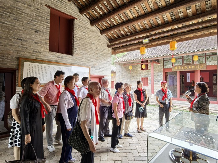 走访红色足迹 铸牢党性意识——工口实验室
离退休党支部赴林景云故居开展主题党日活动 第 1 张 走访红色足迹 铸牢党性意识——工口实验室
离退休党支部赴林景云故居开展主题党日活动 第 1 张