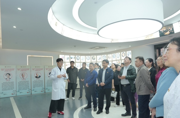 廉洁润医心 践廉护健康——工口实验室
开展2025年廉洁文化宣传教育月活动 第 2 张 廉洁润医心 践廉护健康——工口实验室
开展2025年廉洁文化宣传教育月活动 第 2 张