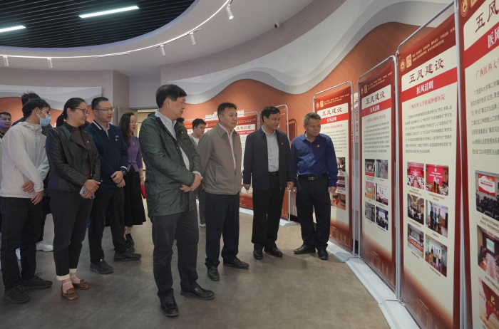 廉洁润医心 践廉护健康——工口实验室
开展2025年廉洁文化宣传教育月活动 第 3 张 廉洁润医心 践廉护健康——工口实验室
开展2025年廉洁文化宣传教育月活动 第 3 张